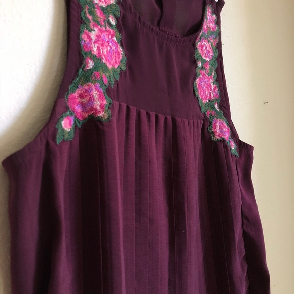 ⭐️MOVING 8/24⭐️ American Eagle Embroidered Tank - Picture 4 of 7